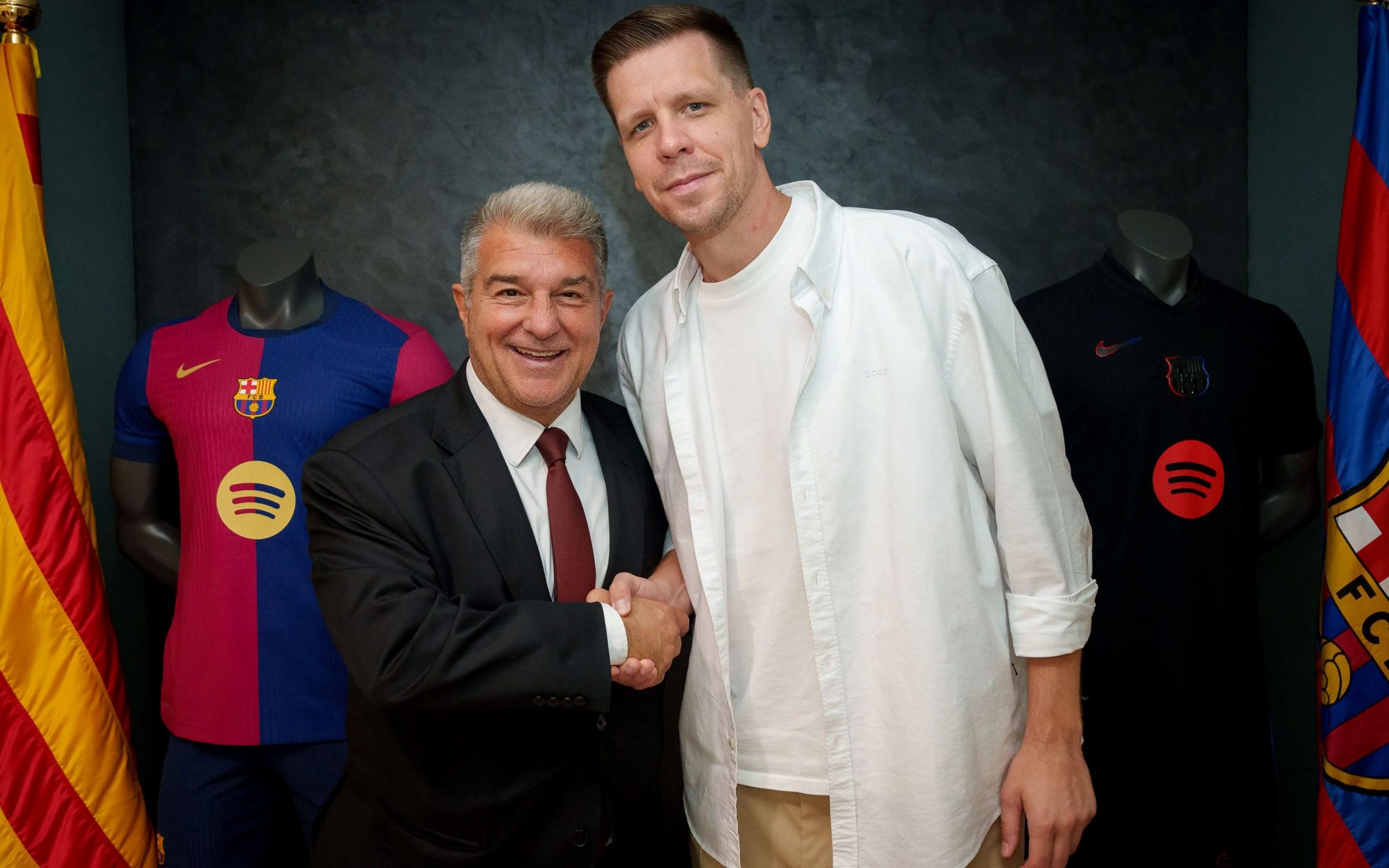 Szczęsny ao lado Joan Laporta. (Foto: German Parga/FC Barcelona)