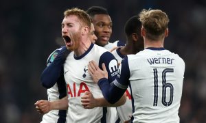 Time do Tottenham comemorando. (Foto:Alex Pantling/Getty Images)