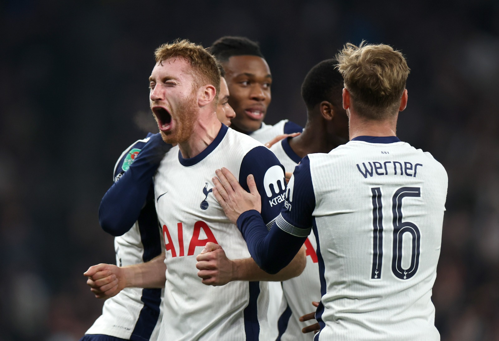 Time do Tottenham comemorando. (Foto:Alex Pantling/Getty Images)