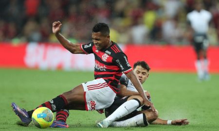 Alex Sandro no jogo em que o Flamengo venceu o Corinthians por 1 a 0 (Foto: Wagner Meier/Getty Images)