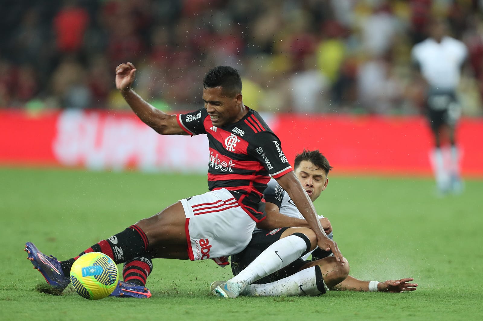 Alex Sandro no jogo em que o Flamengo venceu o Corinthians por 1 a 0 (Foto: Wagner Meier/Getty Images)