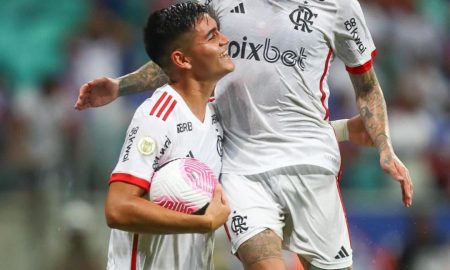 Alcaraz comemorando seu primeiro gol pelo Flamengo. ( Gilvan de Souza/CRF)