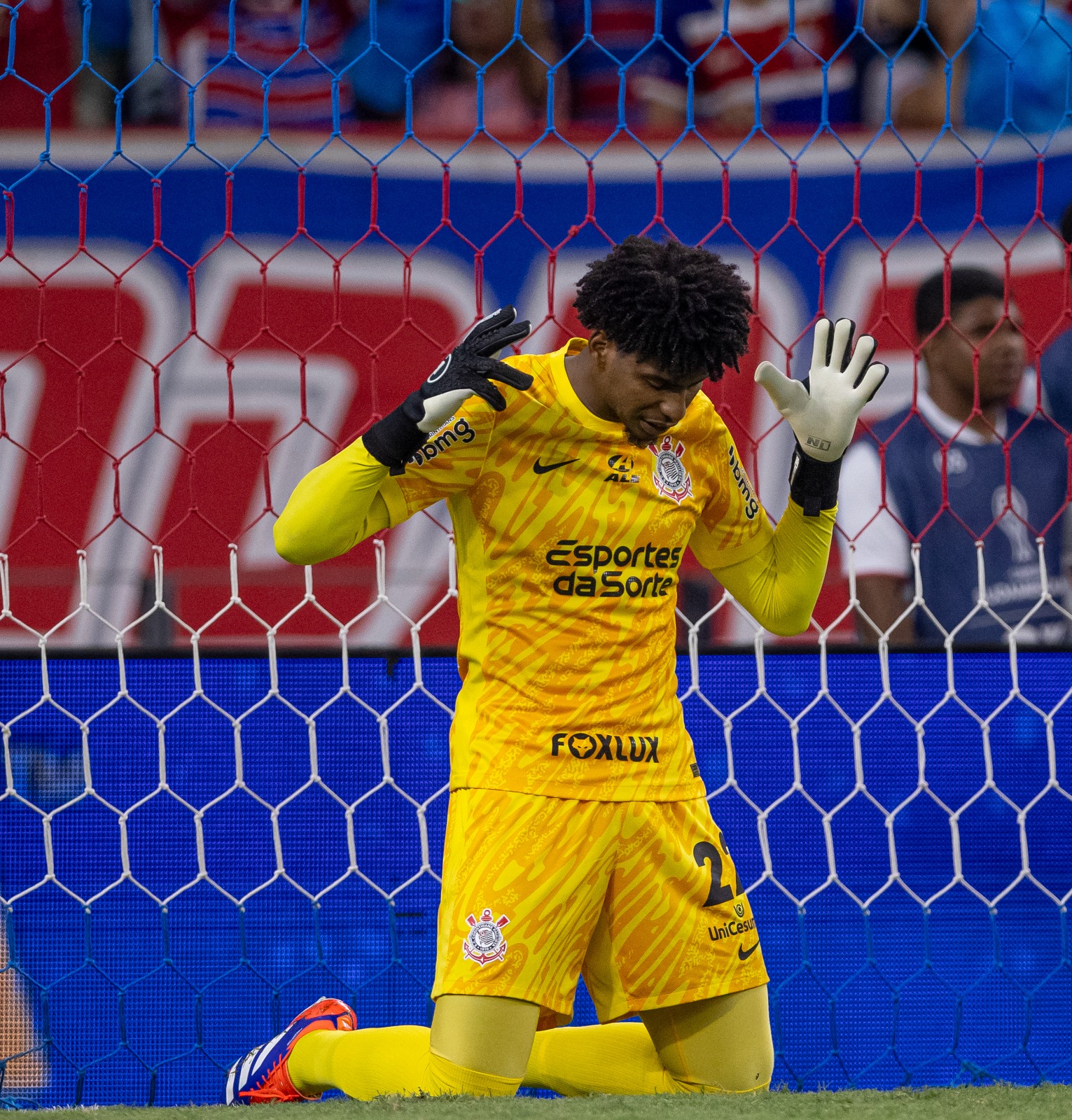 Nesta quinta-feira, o Corinthians notificou o Flamengo que comprará os direitos econômicos do goleiro Hugo Souza. O Timão pagará 800 mil euros por 50% dos direitos do goleiro (Foto: Rodrigo Coca/Agência Corinthians)