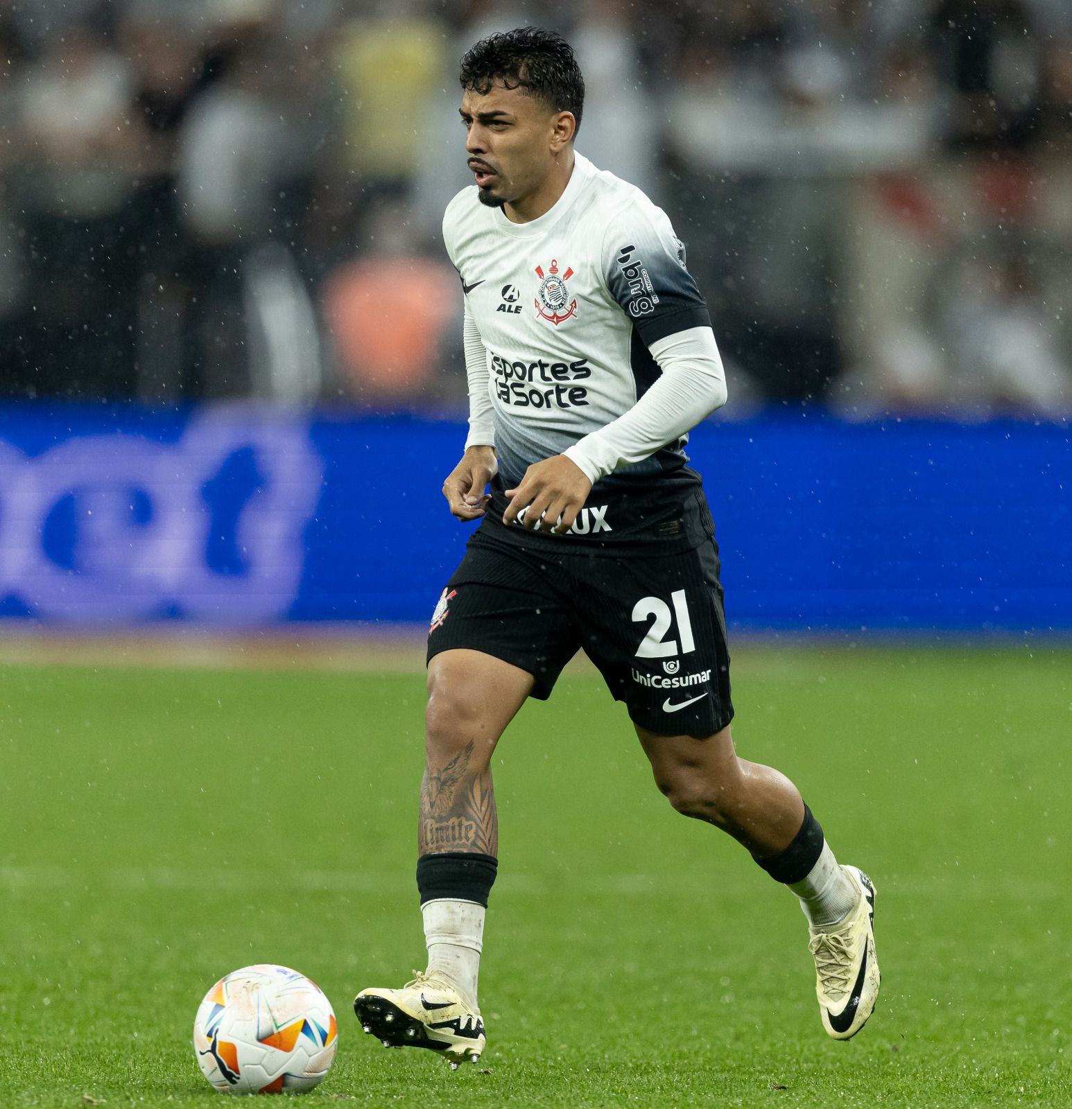 Matheus Bidu está sendo uma peça super importante nas últimas partidas do Corinthians. O lateral se sente confiante para os próximos desafios do Timão. (Foto: Rodrigo Coca/Agência Corinthians)