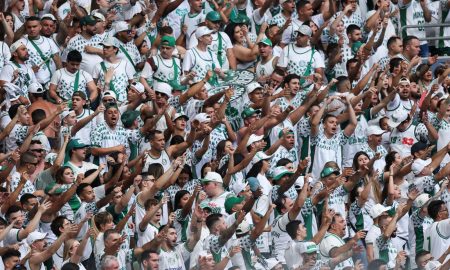 Torcida organizada em estádio (Photo by Alexandre Schneider/Getty Images)