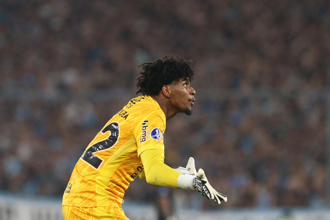 O Corinthians perdeu a partida de volta da semifinal da Copa Sul-Americana por 2 a 1 e está eliminado da competição. Hugo Souza e Romero lamentam a eliminação. (Photo by Daniel Jayo/Getty Images)