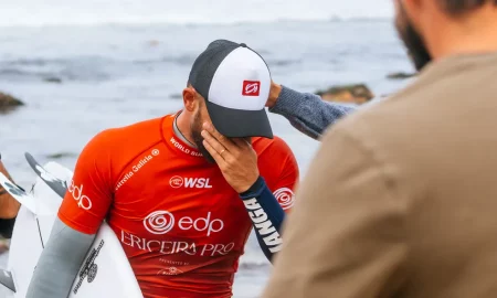 Alejo Muniz se emociona na WSL (Foto: Manel Geada/World Surf League)