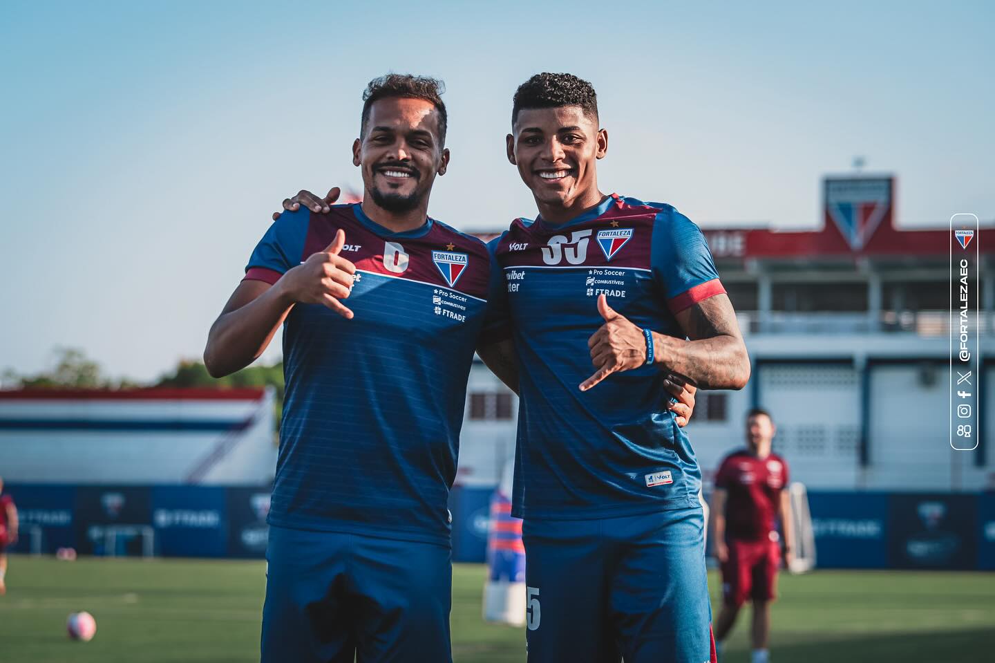 Bruno Pacheco e Hércules em treino do Fortaleza. (Foto: Matheus Lotif/FEC)