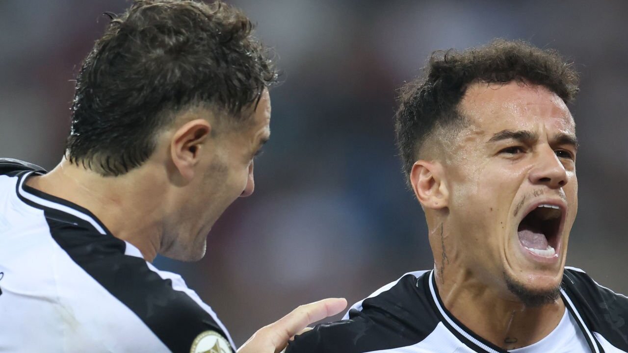 Philippe Coutinho e Pablo Vegetti. Foto: Lucas Figueiredo/Getty Images