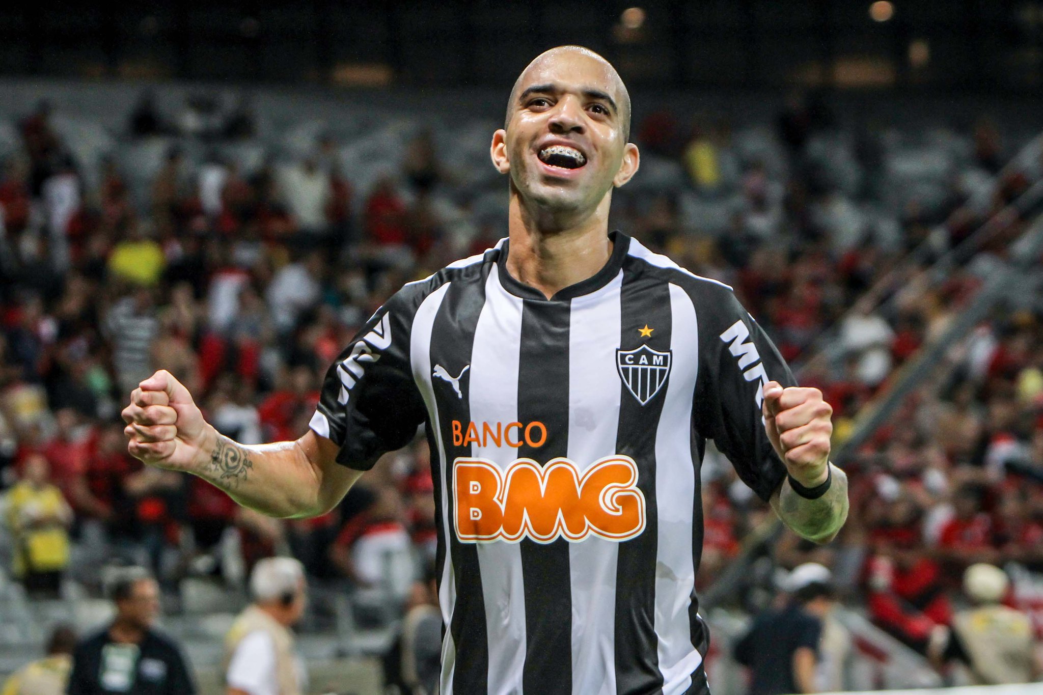 Diego Tardelli comemora a virada na semifinal da Copa do Brasil de 2014 contra o Flamengo. (Foto: Bruno Cantini|Atlético-MG)