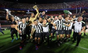 Jogadores do Botafogo comemorando a classificação. (Foto: Vitor Silva/Botafogo)