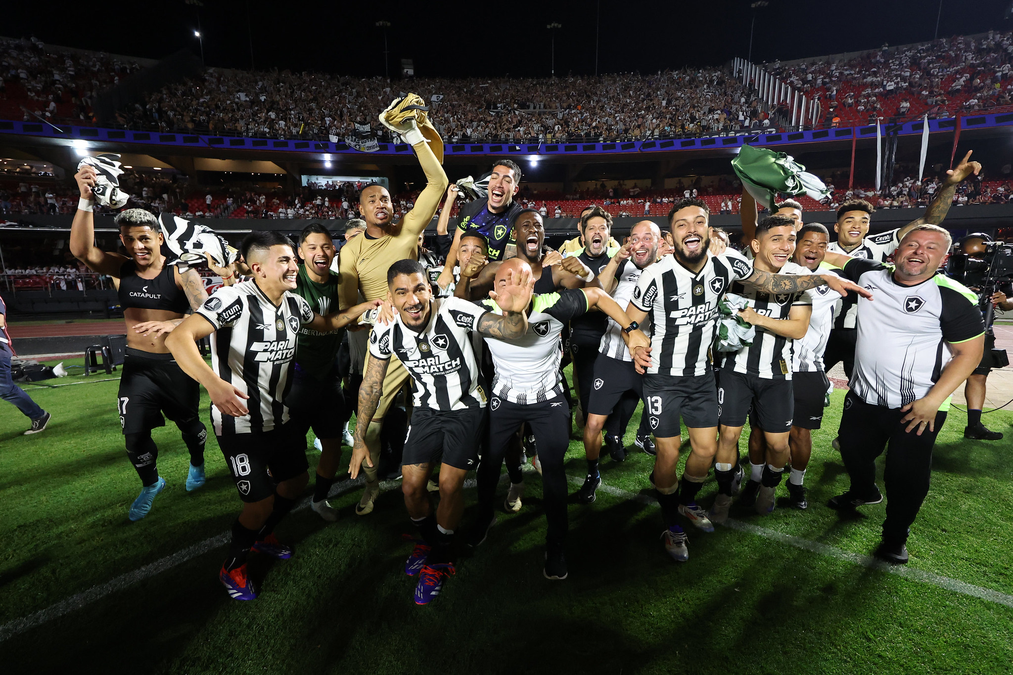 Jogadores do Botafogo comemorando a classificação. (Foto: Vitor Silva/Botafogo)