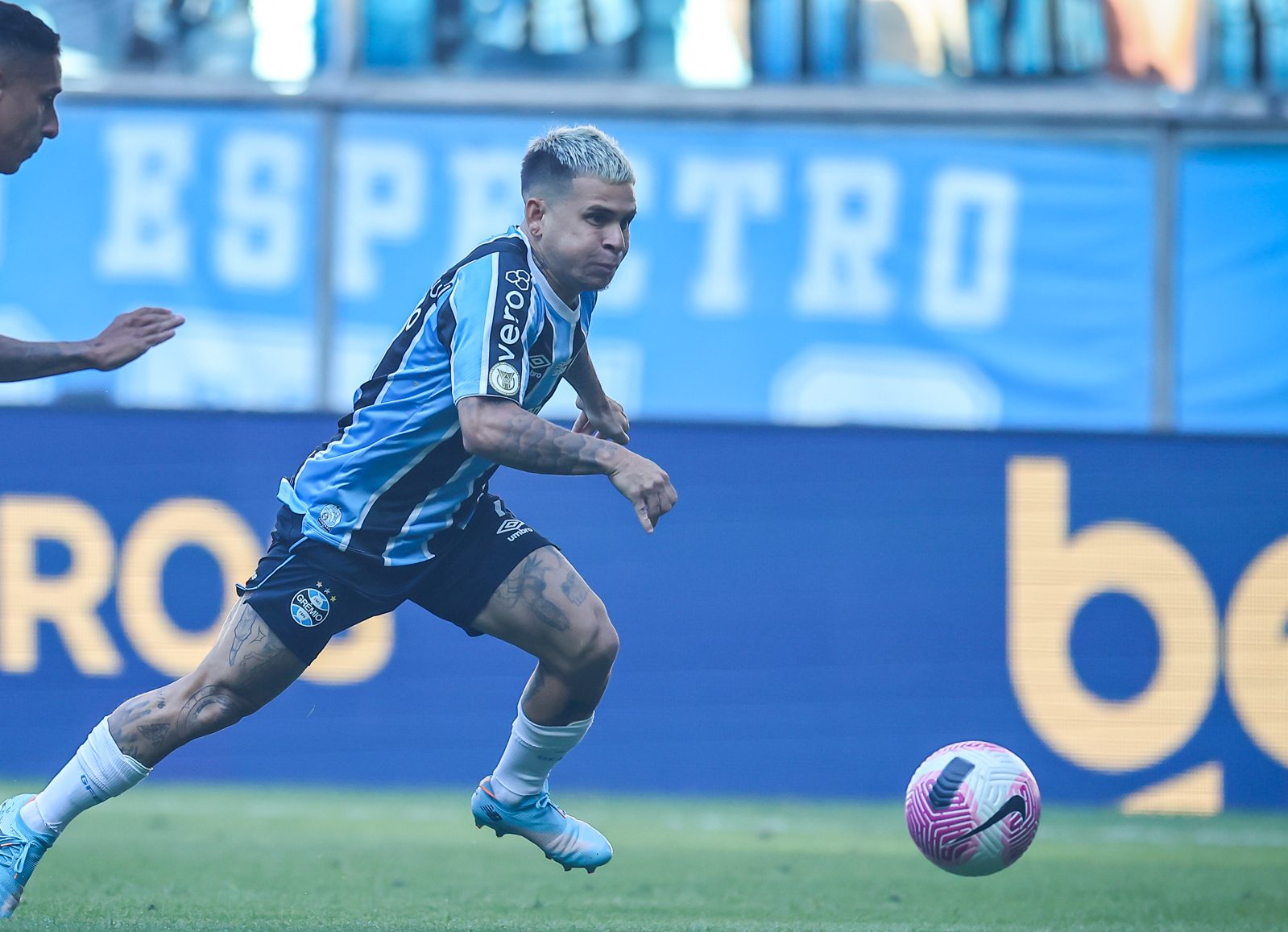 Soteldo é convocado pela seleção venezuelana para as Eliminatórias (FOTO: LUCAS UEBEL/GRÊMIO FBPA)