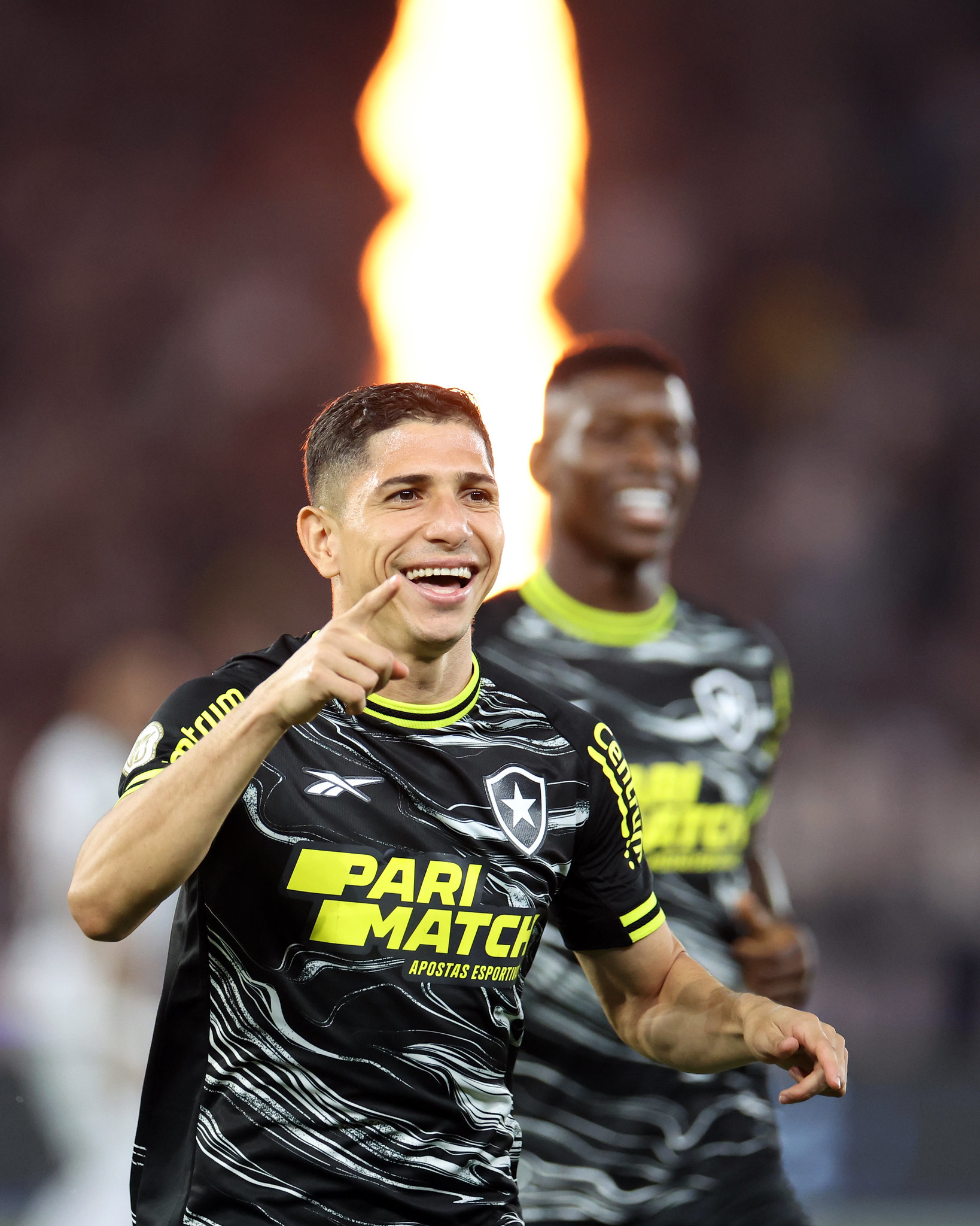 Savarino e Luiz Henrique. ( Foto: Vitor Silva/Botafogo)