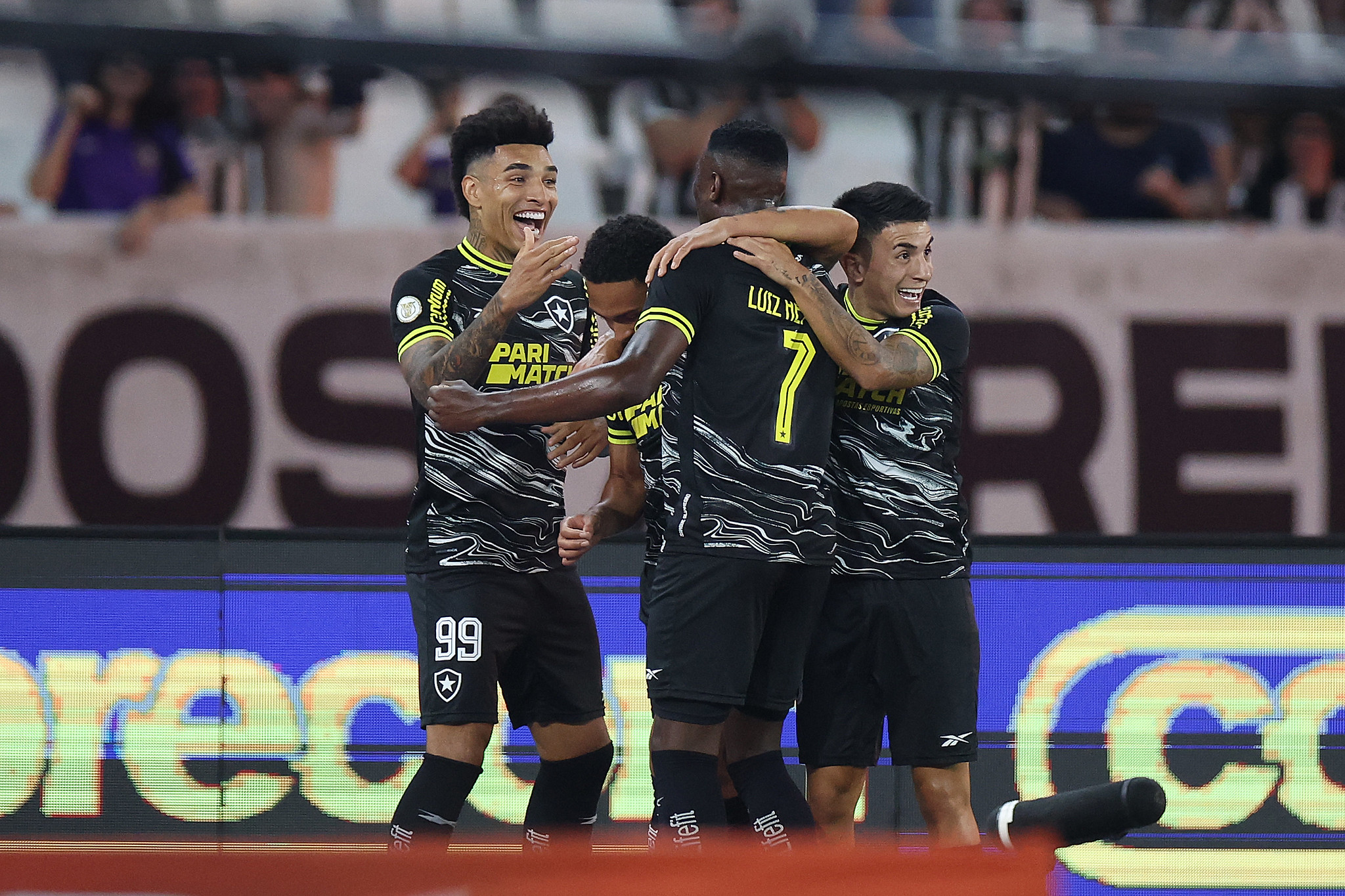 Botafogo comemorando o gol de Luiz Henrique. (Foto: Vitor Silva/Botafogo)