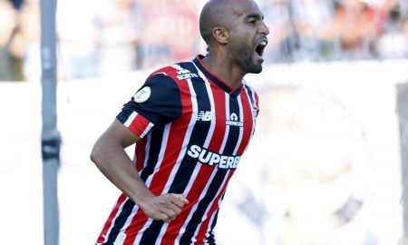 Lucas chega a 50 gols pelo São Paulo (Photo by Rubens Chiri)