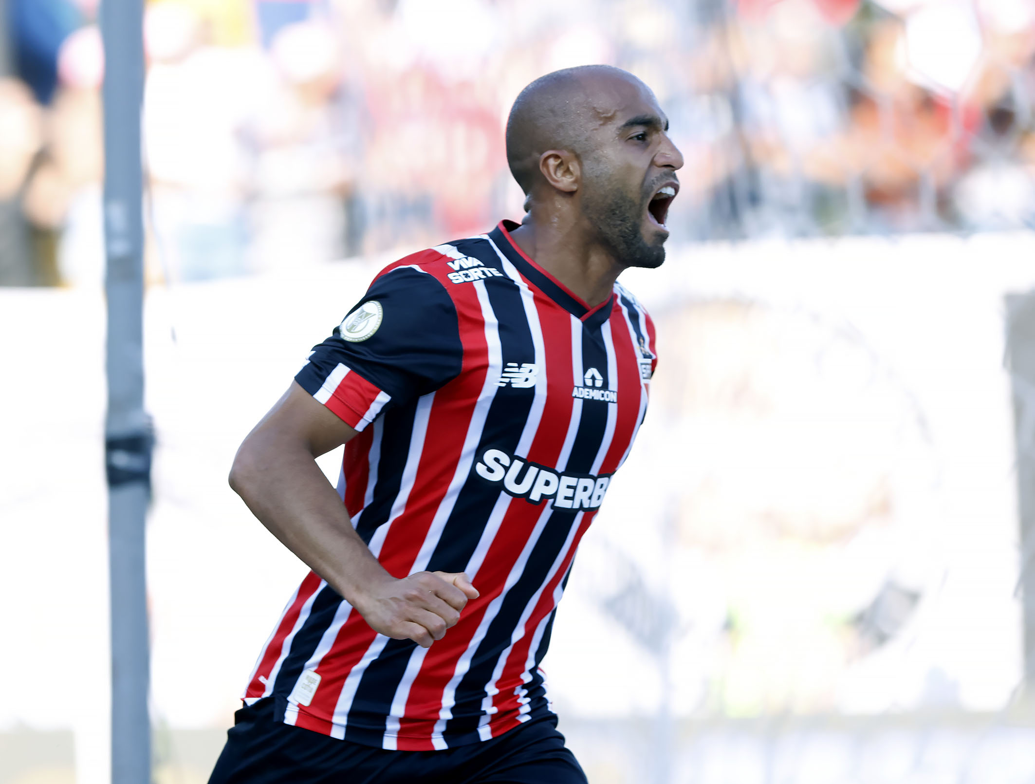 Lucas chega a 50 gols pelo São Paulo (Photo by Rubens Chiri)