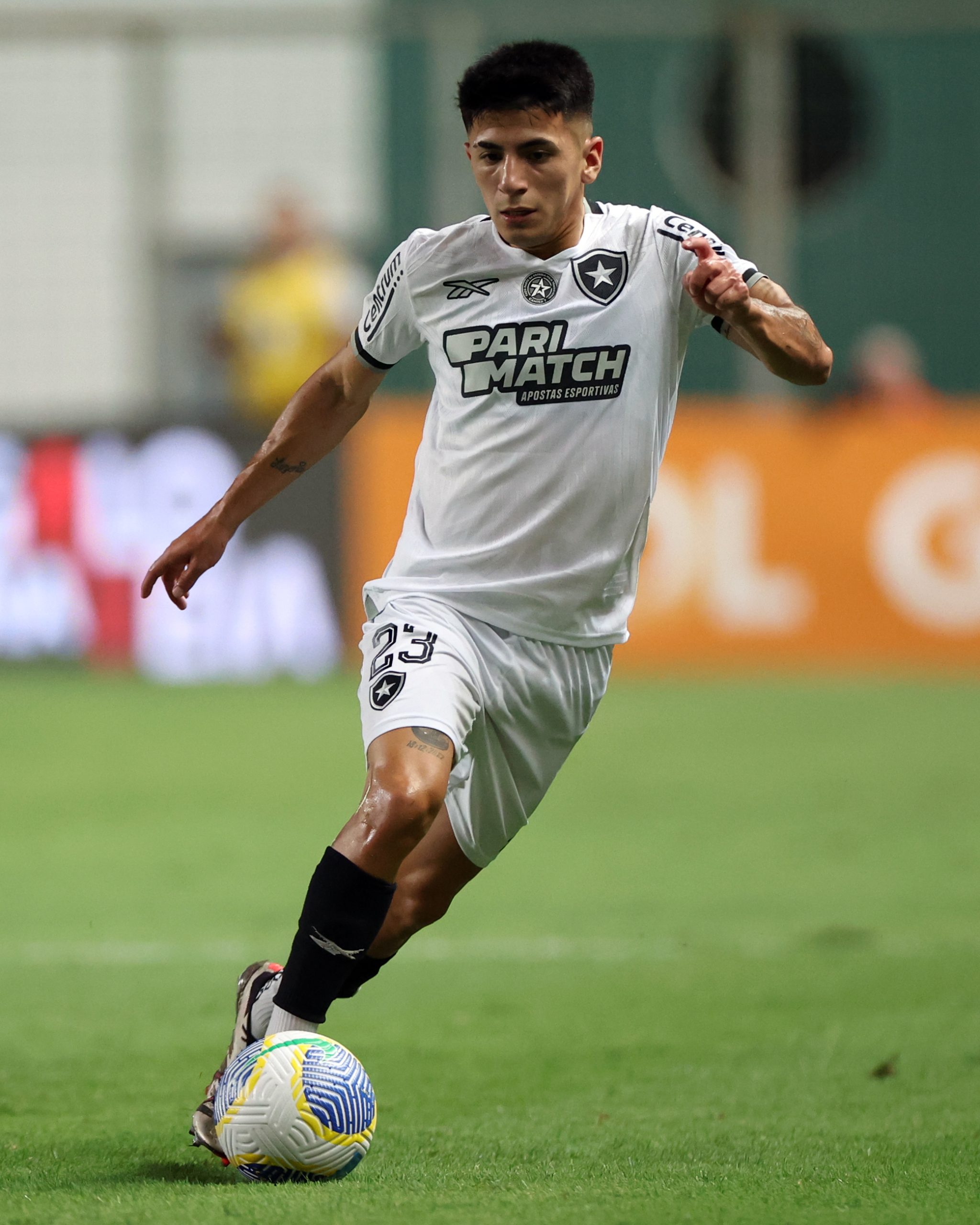 Thiago Almada contra o Atlético (Foto: Vítor Silva/Botafogo)