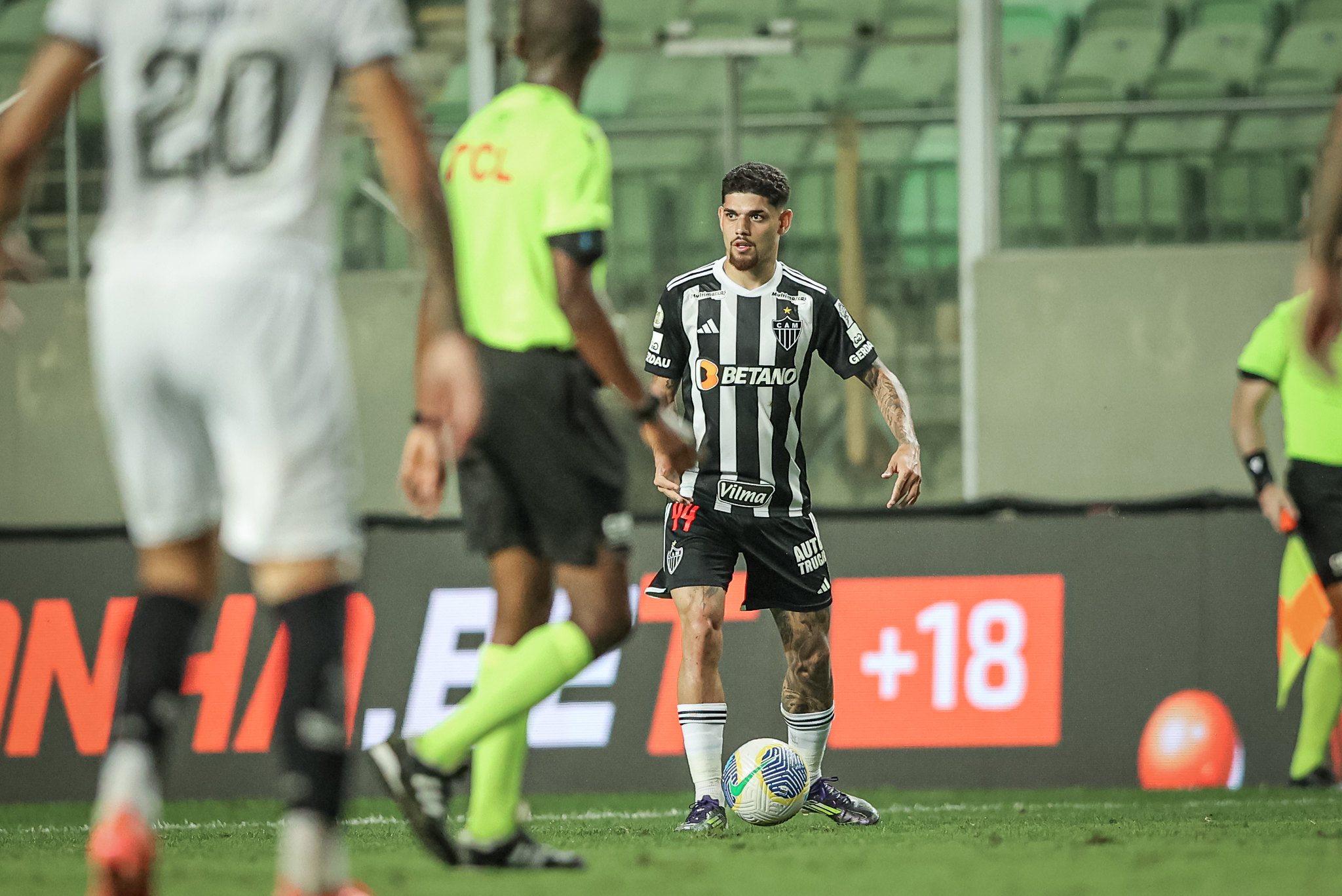 Rubens foi expulso contra o Botafogo. (Foto: Pedro Souza/Atlético)