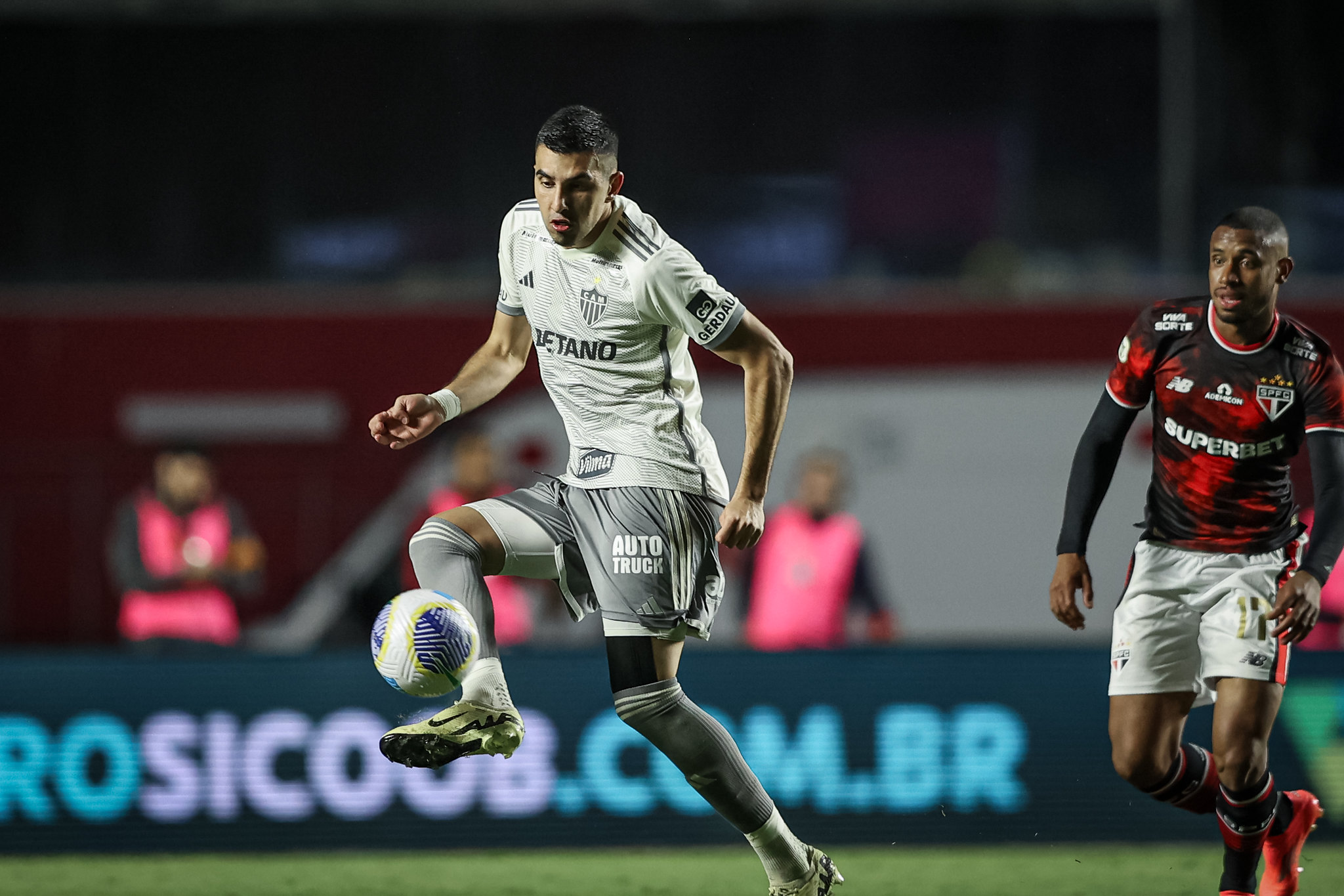 Battaglia em ação contra o São Paulo. Foto: Pedro Souza | Atlético-MG