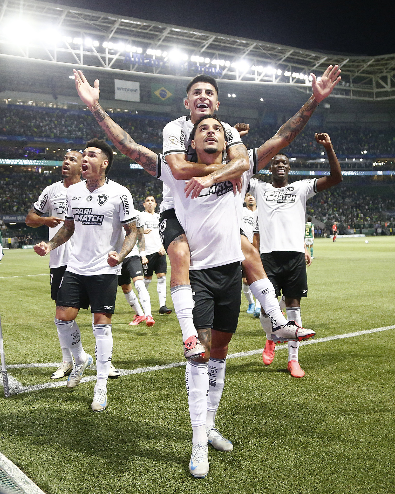 Gregore e Almada. (Foto: Vitor Silva/Botafogo)