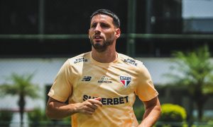 São Paulo conta com retorno de lateral, mas ainda espera por atacante (Photo by Erico Leonan)