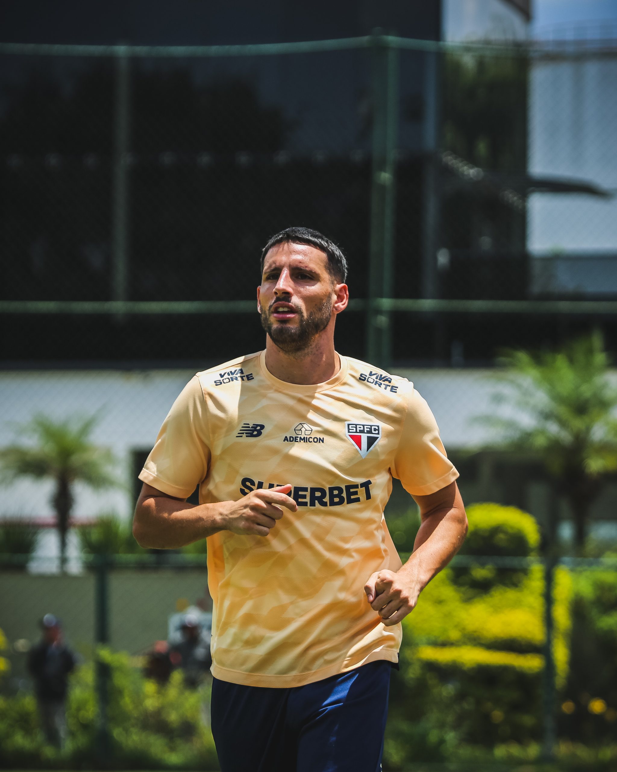 São Paulo conta com retorno de lateral, mas ainda espera por atacante (Photo by Erico Leonan)