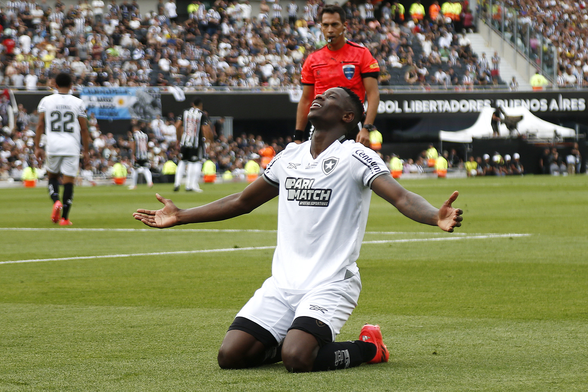 Luiz Henrique comemora o gol marcado contra o Atlético-MG na final da Libertadores Foto: Vítor Silva/Botafogo