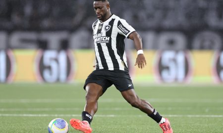 Bastos, zagueiro do Botafogo - (Vítor Silva/Botafogo)