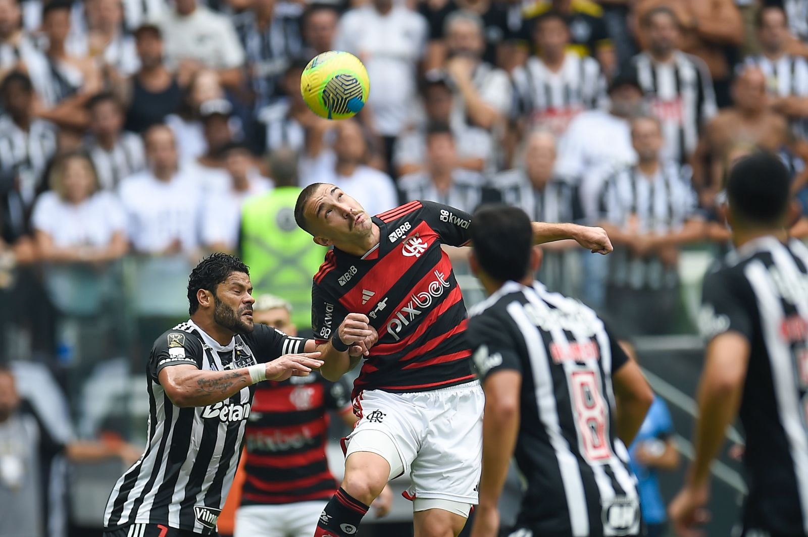 Léo Ortiz vem sendo peça fundamental no sistema defensivo do Flamengo (Foto: Marcelo Cortes / CRF)