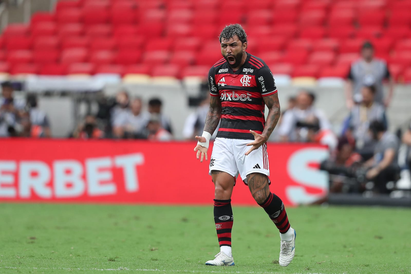 Gabigol comemora gol em final. (Foto: Wagner Meier/Getty Images)