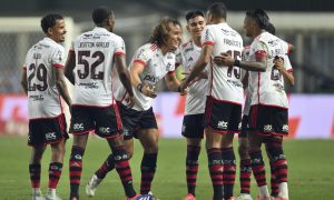 Time do Flamengo comemorando gol. Foto: Pedro Vilela/Getty Images