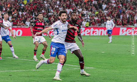 Fortaleza e Flamengo em ação. (Foto: Matheus Amorim/FEC)