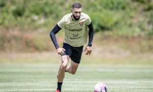 Após cumprir suspensão, Wagner Leonardo reforça o Vitória em jogo decisivo