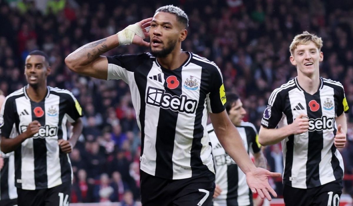 Joelinton comemorando o gol da virada. (Foto:Divulgação/Newcastle)