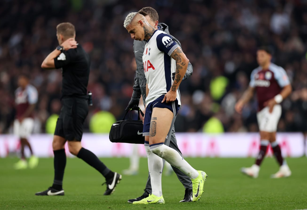 Richarlison saindo de campo. (Foto:Ryan Pierse/Getty Images)