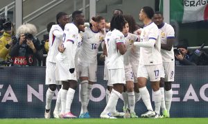 Seleção da França comemorando. (Foto: Marco Luzzani/Getty Images)