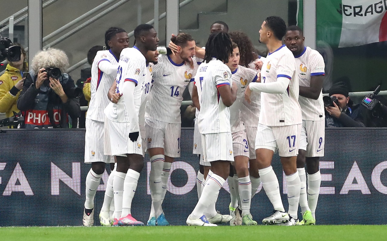 Seleção da França comemorando. (Foto: Marco Luzzani/Getty Images)