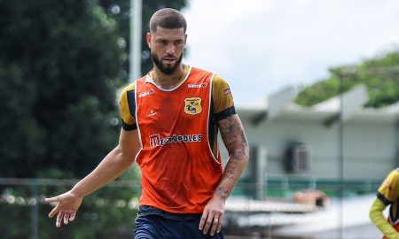 Zagueiro Keynan chega perto de marca importante no Brasiliense. (Foto: Divulgação/Brasiliense)