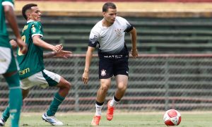 Lucas Souza protagoniza boa temporada no Sub-17 do Corinthians. (Foto: Divulgação/Agência Corinthians).