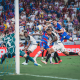 Martínez marcando o primeiro gol do Fortaleza na partida. (Foto: Matheus Lotif/FEC)