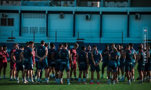 Vojvoda comanda treino do Fortaleza. (Foto: Leonardo Moreira/FEC)