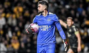 Goleiro Gustavo é um dos principais jogadores do Criciúma (Foto: Divulgação)