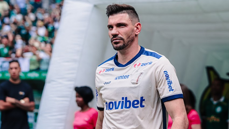 João Ricardo comemora pontuação histórica do Fortaleza no Brasileirão: 'muito especial' (Foto: Matheus Amorim/Fortaleza EC)