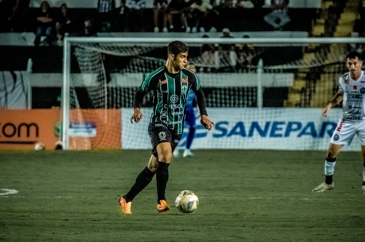 Lucas Bonifácio em ação pelo Maringá