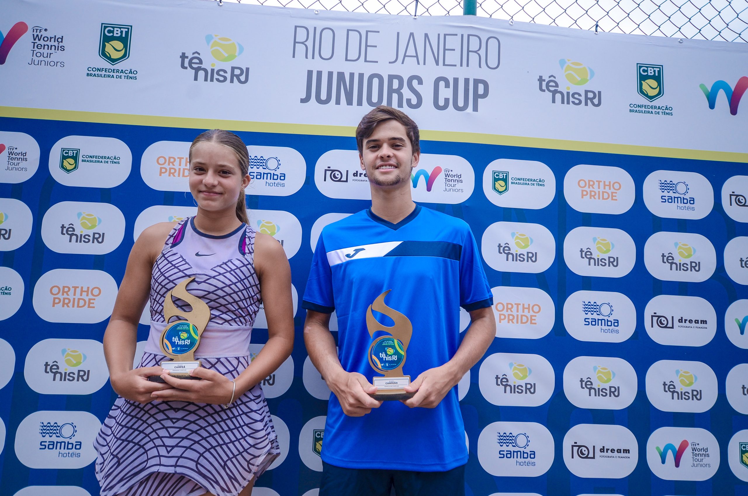 Tourinho e Malacarne com o troféu (Crédito: Viviane Lepsch/ Dream)