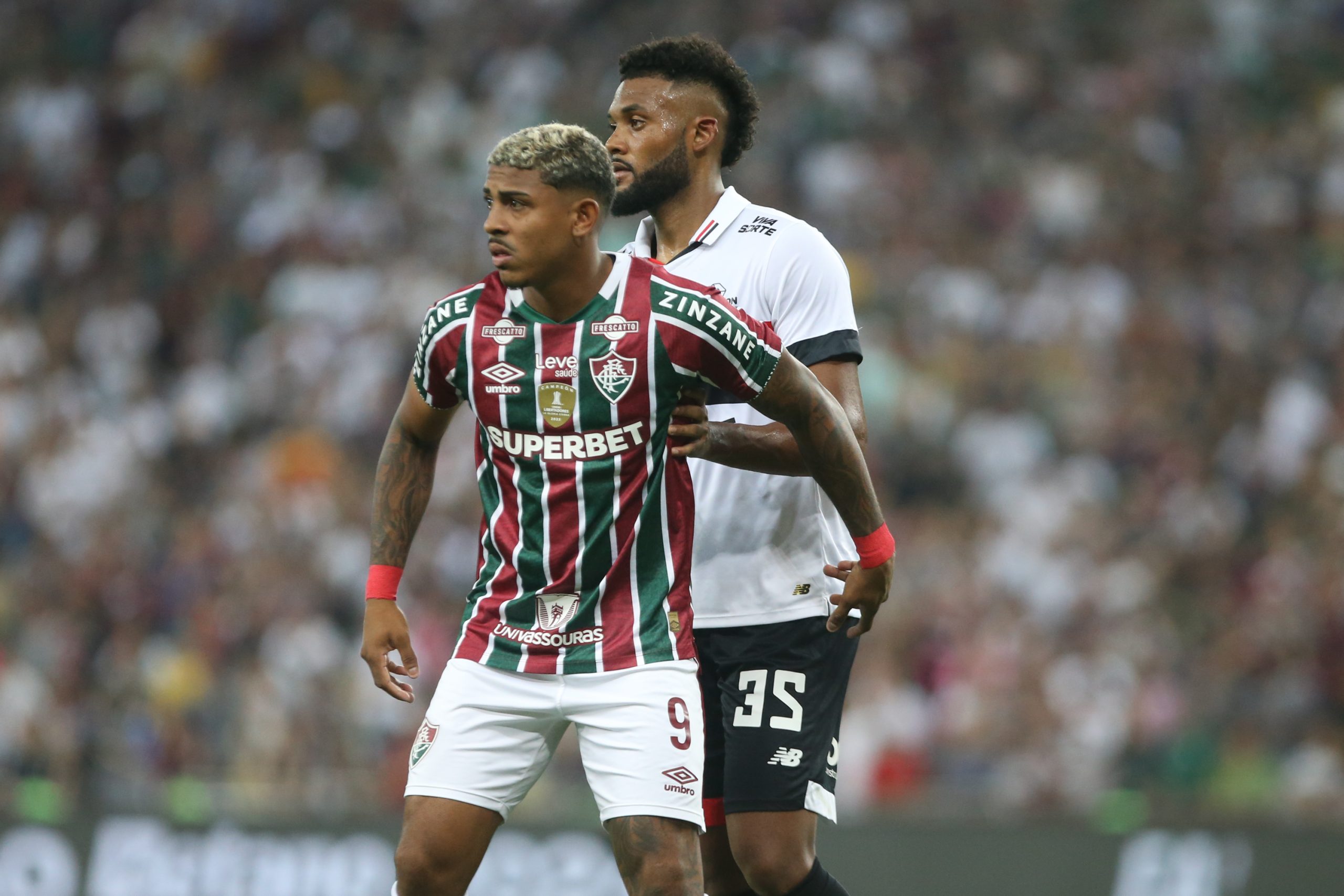 Futuro incerto para John Kennedy no Fluminense. (FOTO DE MARCELO GONÇALVES / FLUMINENSE FC)