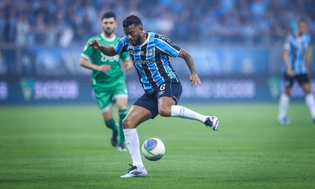 Reinaldo se despede do Grêmio (FOTO: LUCAS UEBEL/GRÊMIO FBPA)