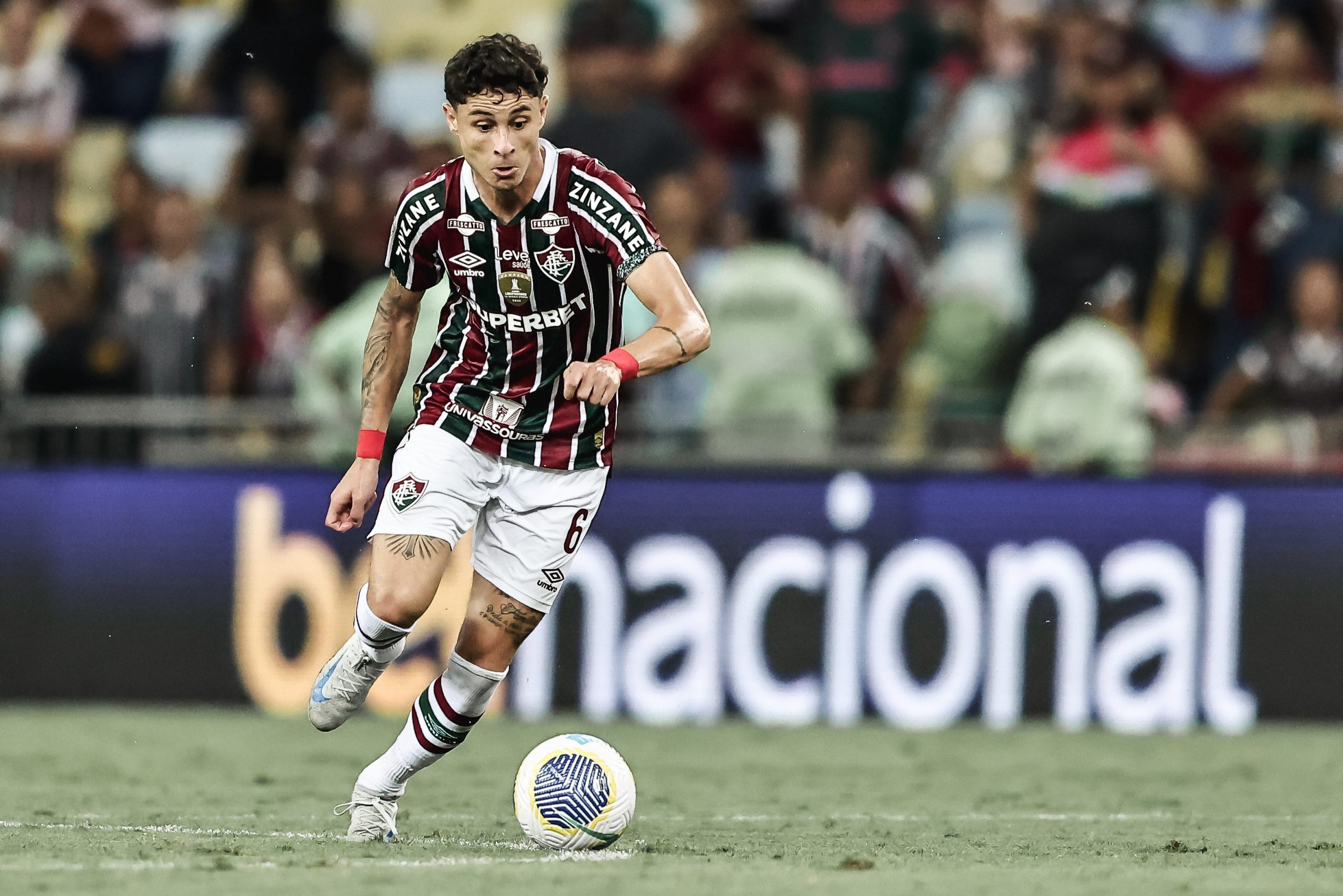 Diogo Barbosa (Foto: Lucas Merçon e Marcelo Gonçalves/Fluminense)