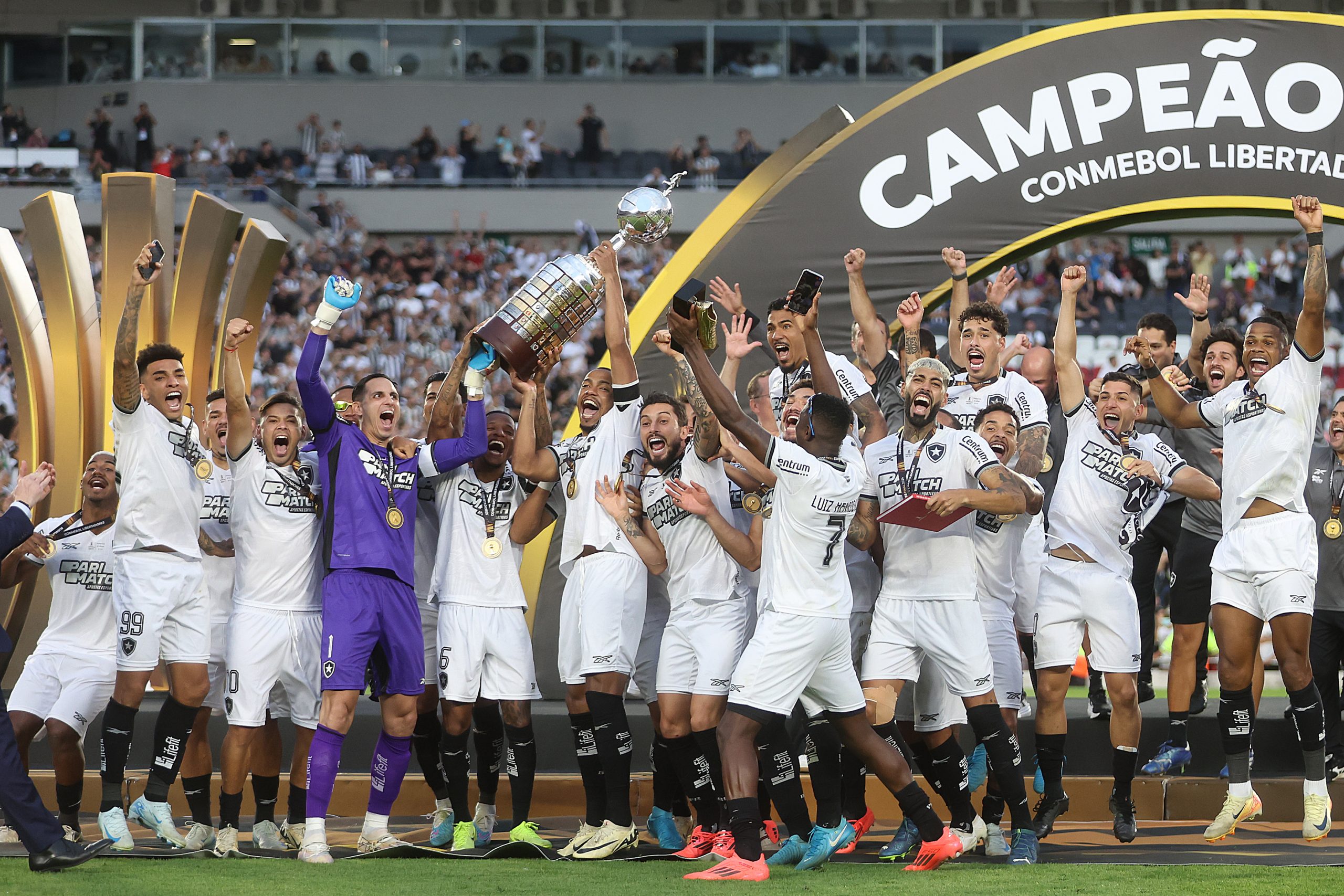 Atriz da Globo se "revelou" Botafogo após título da Libertadores. (Foto: Vítor Silva/Botafogo)